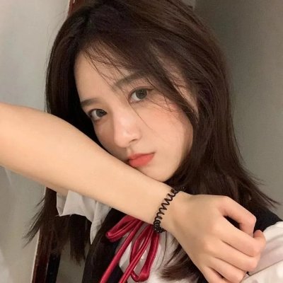 绿杨移作两家春